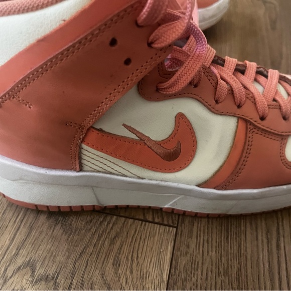 Nike Dunk High - Women’s Size 7 - Like New - Picture 3 of 4